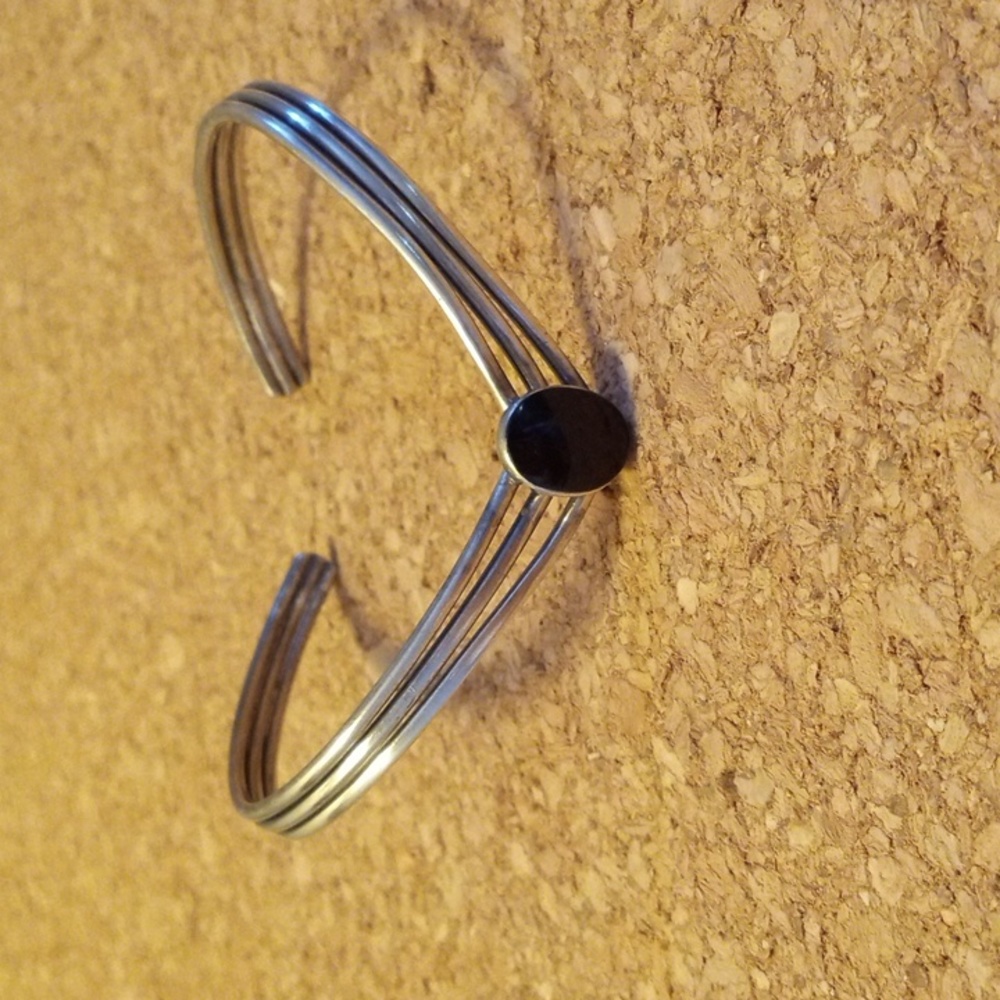 925 Sterling Silver V-Shape Bracelet Bangle with Onyx Stone